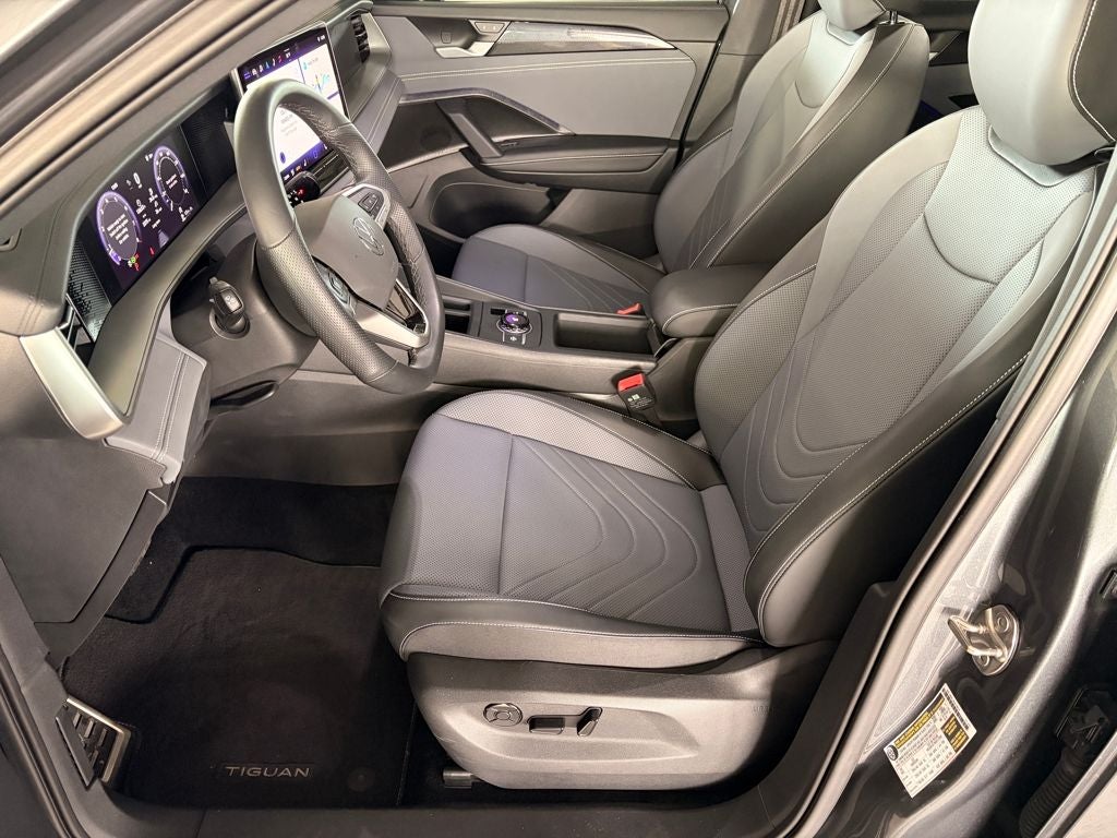 2025 Volkswagen Tiguan 2.0T SE R-Line Black