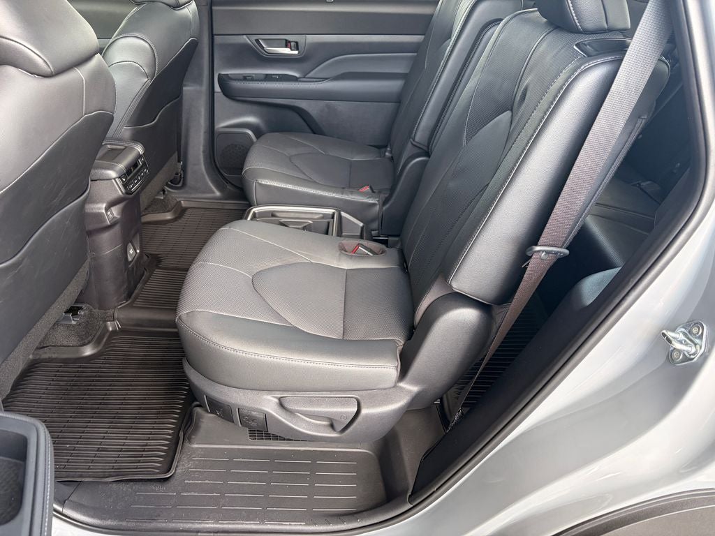 2026 Toyota GRAND HIGHLANDER HEV Nightshade Edition