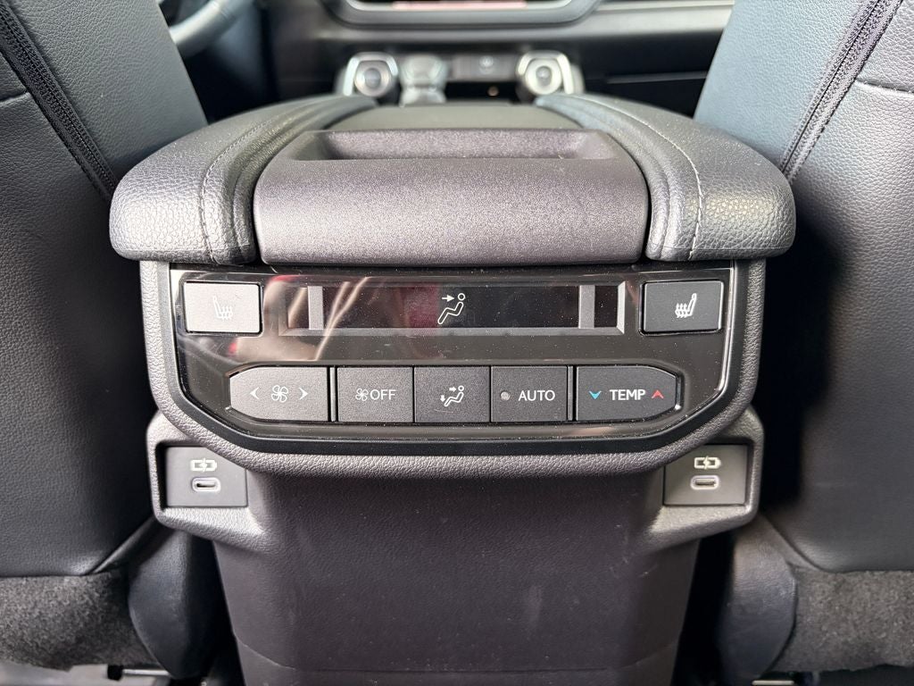 2026 Toyota GRAND HIGHLANDER HEV Nightshade Edition