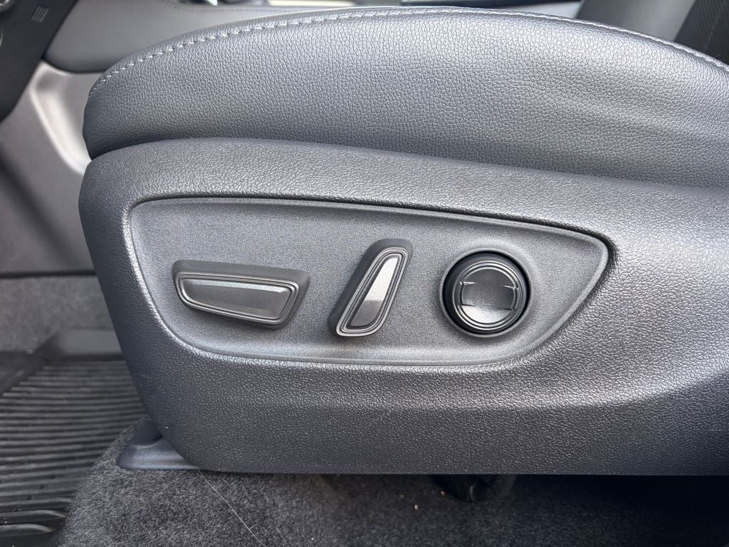 2026 Toyota GRAND HIGHLANDER HEV Nightshade Edition