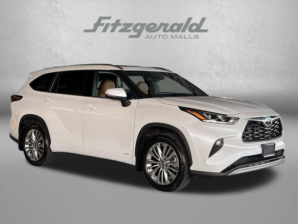 2025 Toyota Highlander Hybrid Platinum