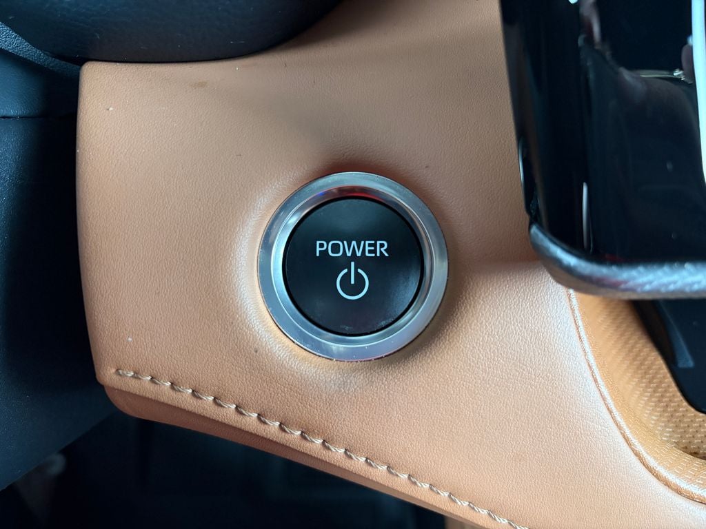 2025 Toyota Highlander Hybrid Platinum