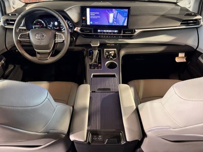 2025 Toyota SIENNA XLE XLE