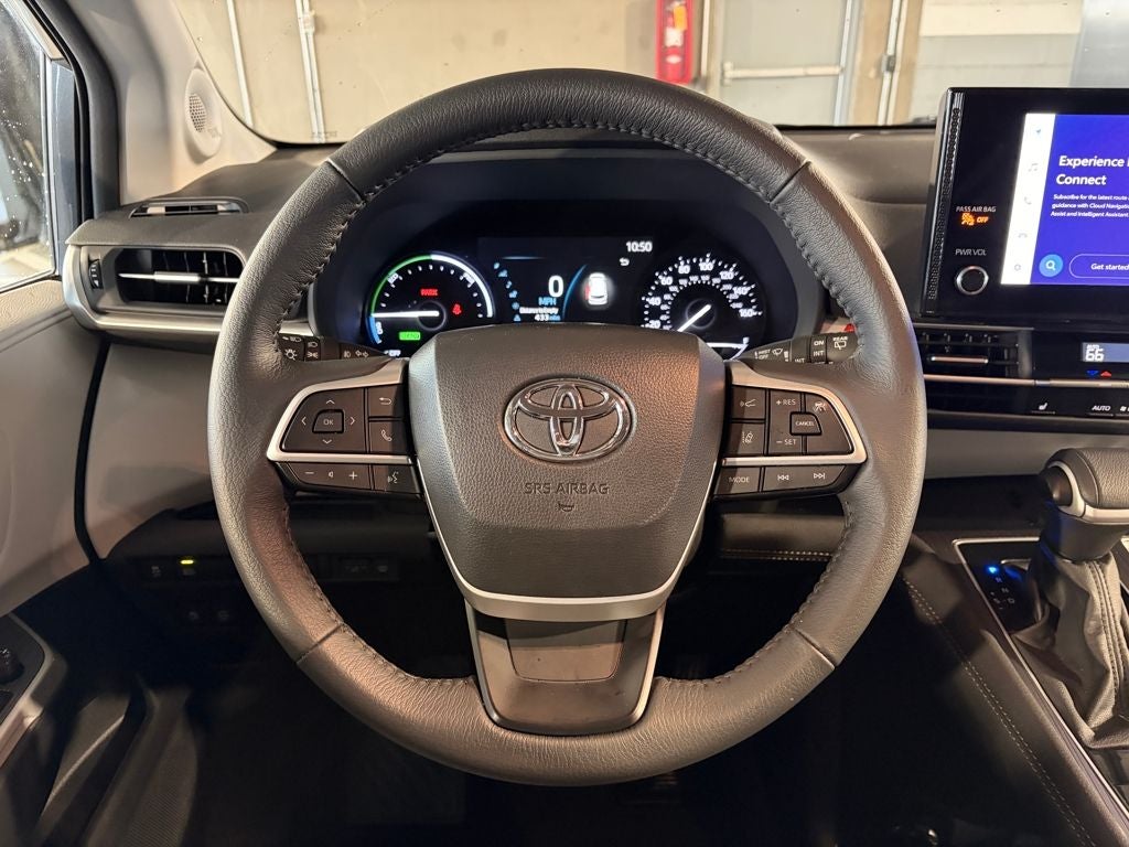 2025 Toyota SIENNA XLE XLE