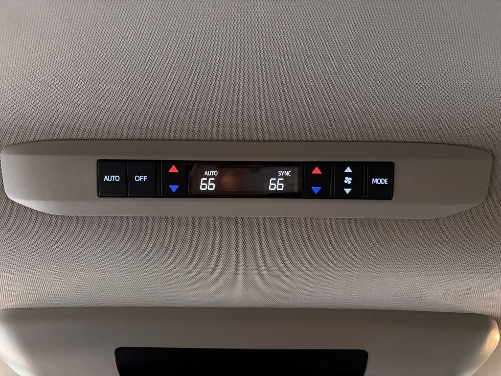 2025 Toyota SIENNA XLE XLE