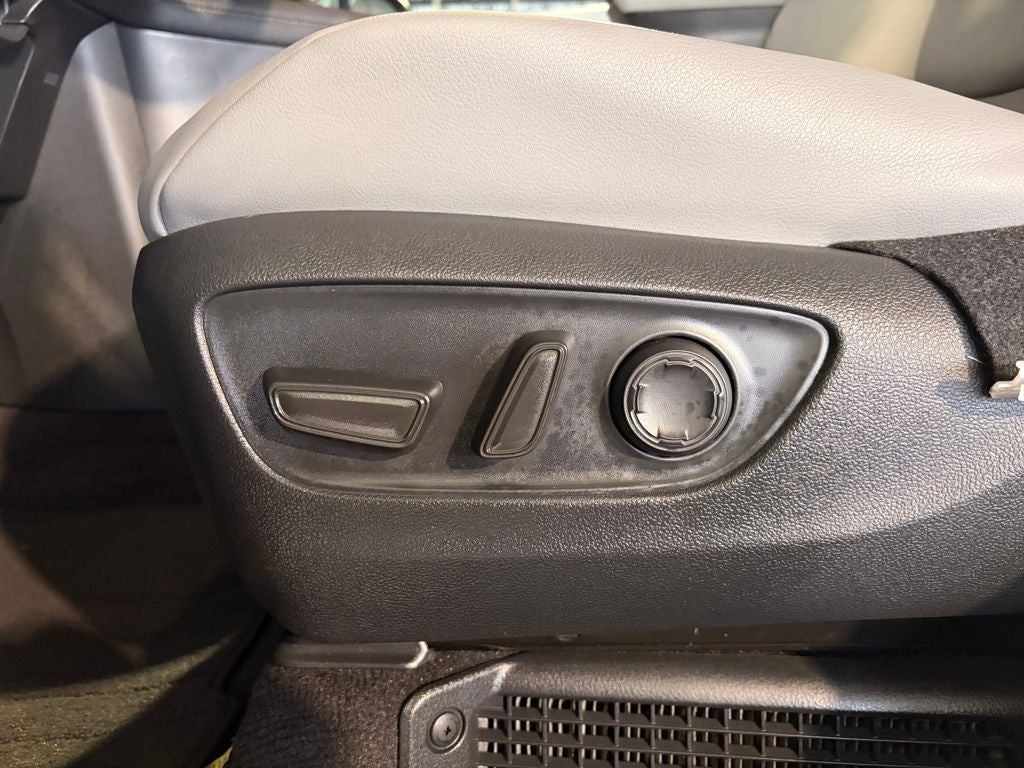 2025 Toyota SIENNA XLE XLE