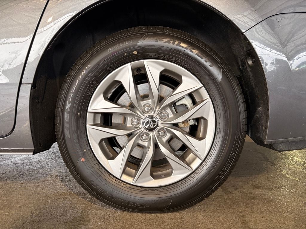 2025 Toyota SIENNA XLE XLE