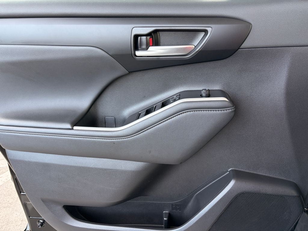 2025 Toyota Highlander XLE