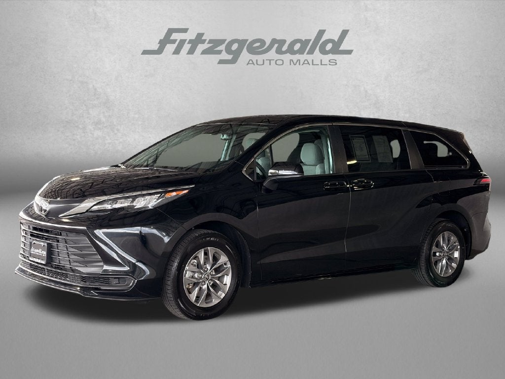 2026 Toyota Sienna LE 7 Passenger