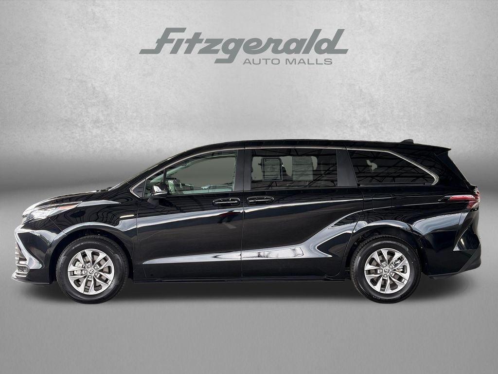 2026 Toyota Sienna LE 7 Passenger
