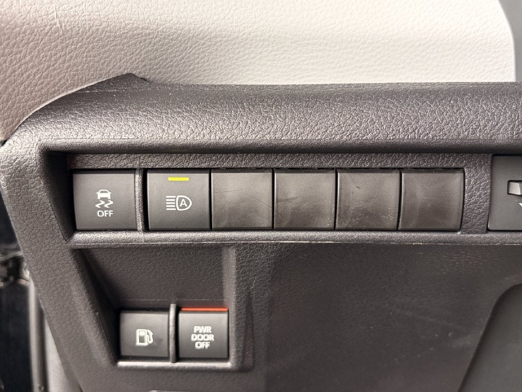 2026 Toyota Sienna LE 7 Passenger