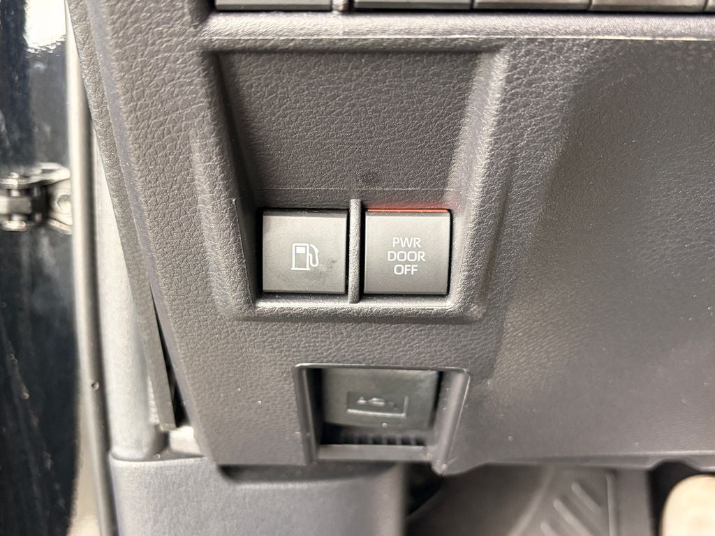 2026 Toyota Sienna LE 7 Passenger