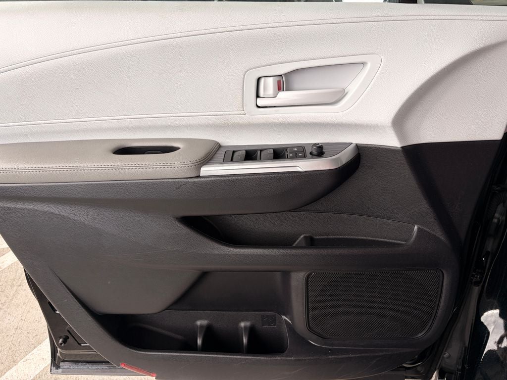 2026 Toyota Sienna LE 7 Passenger