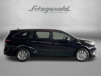 2026 Toyota Sienna LE 7 Passenger