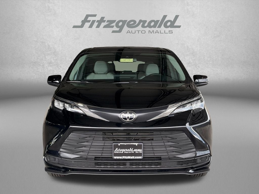 2026 Toyota Sienna LE 7 Passenger