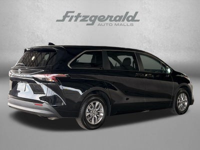 2026 Toyota Sienna LE 7 Passenger