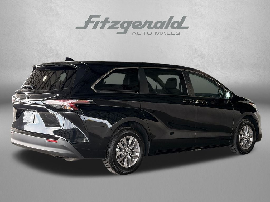 2026 Toyota Sienna LE 7 Passenger
