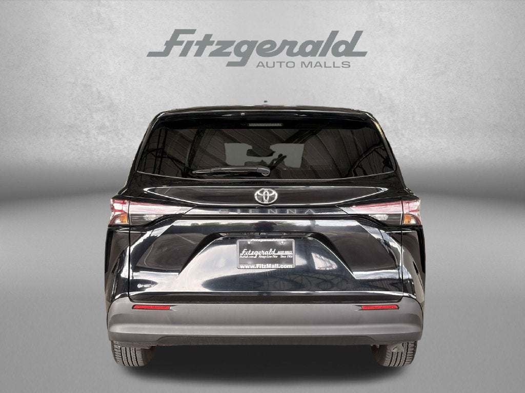 2026 Toyota Sienna LE 7 Passenger