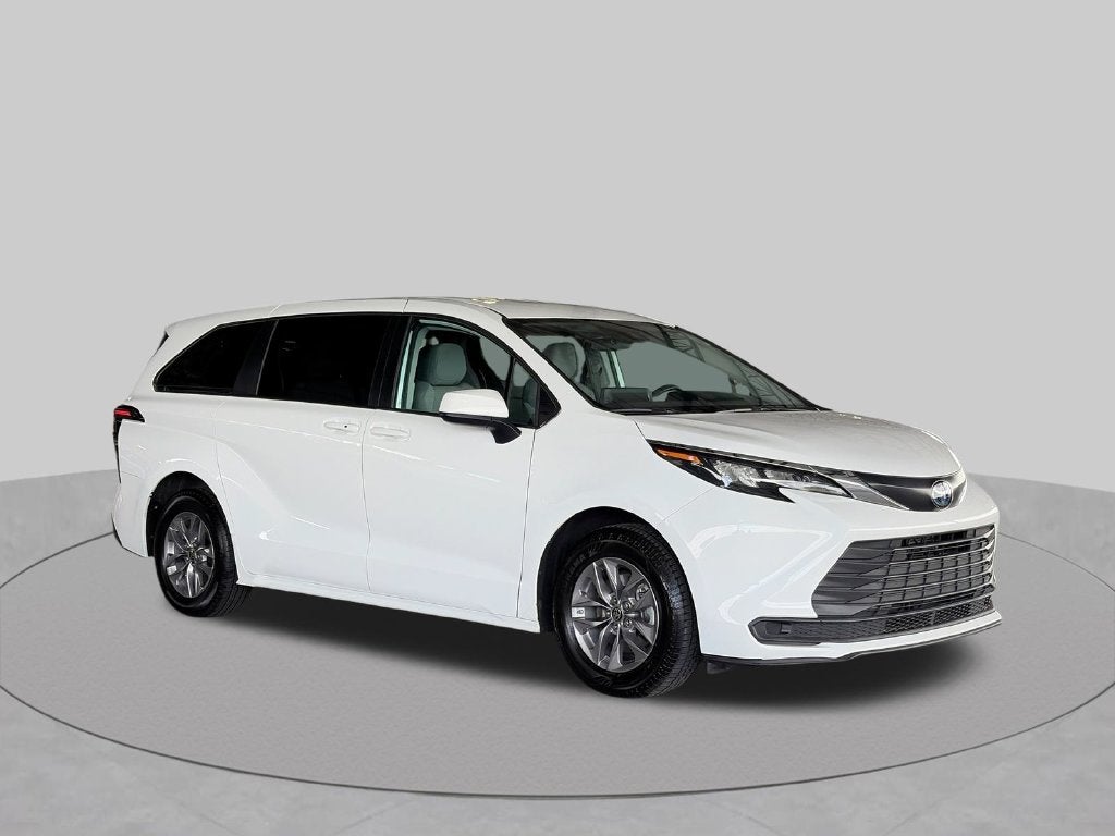 2024 Toyota Sienna LE 8 Passenger