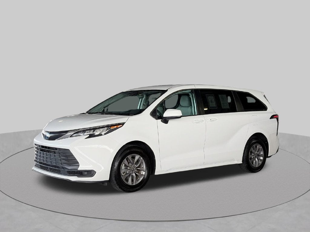 2024 Toyota Sienna LE 8 Passenger
