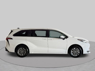 2024 Toyota Sienna LE 8 Passenger