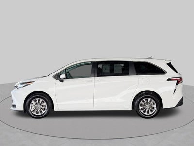 2024 Toyota Sienna LE 8 Passenger
