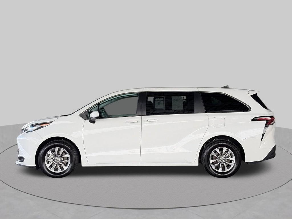 2024 Toyota Sienna LE 8 Passenger