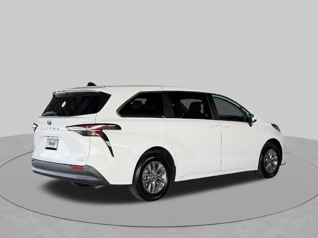 2024 Toyota Sienna LE 8 Passenger