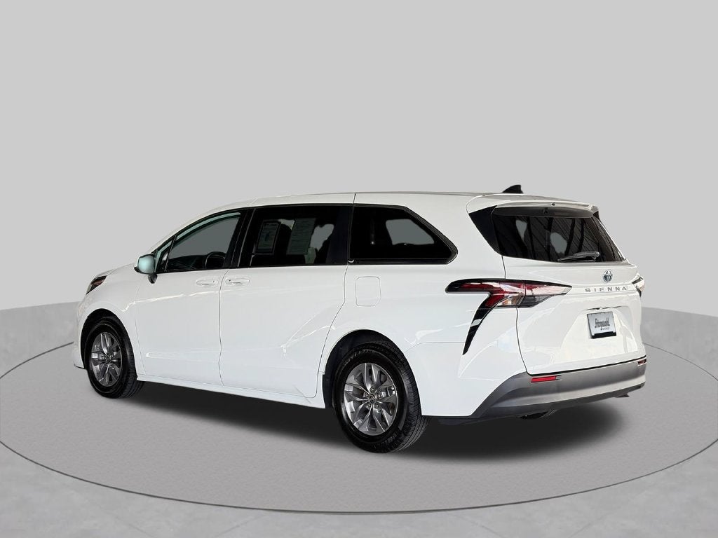 2024 Toyota Sienna LE 8 Passenger