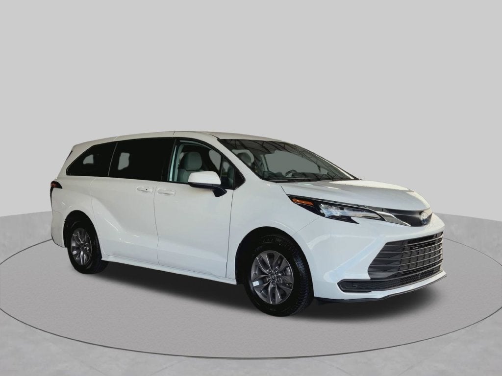 2024 Toyota Sienna LE 8 Passenger