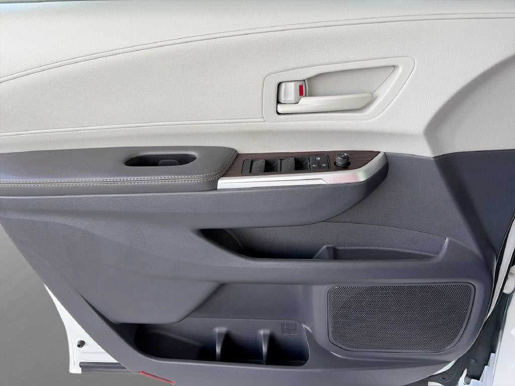 2024 Toyota Sienna LE 8 Passenger