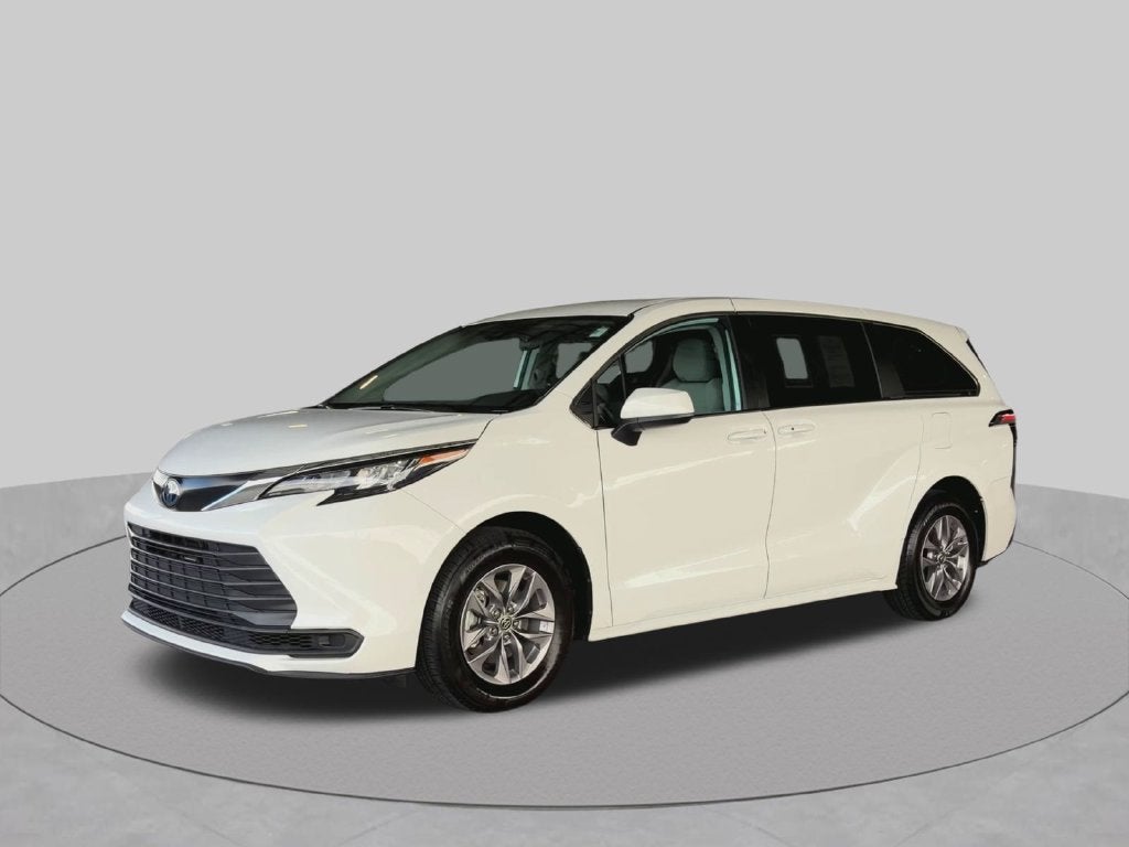 2024 Toyota Sienna LE 8 Passenger