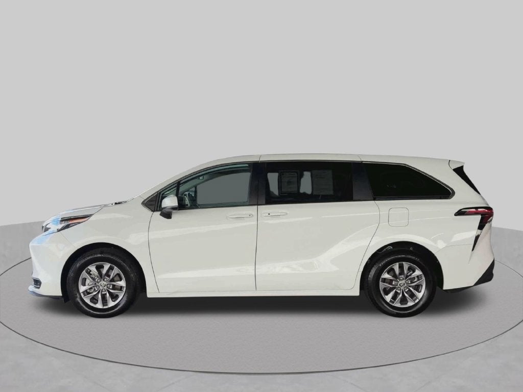 2024 Toyota Sienna LE 8 Passenger