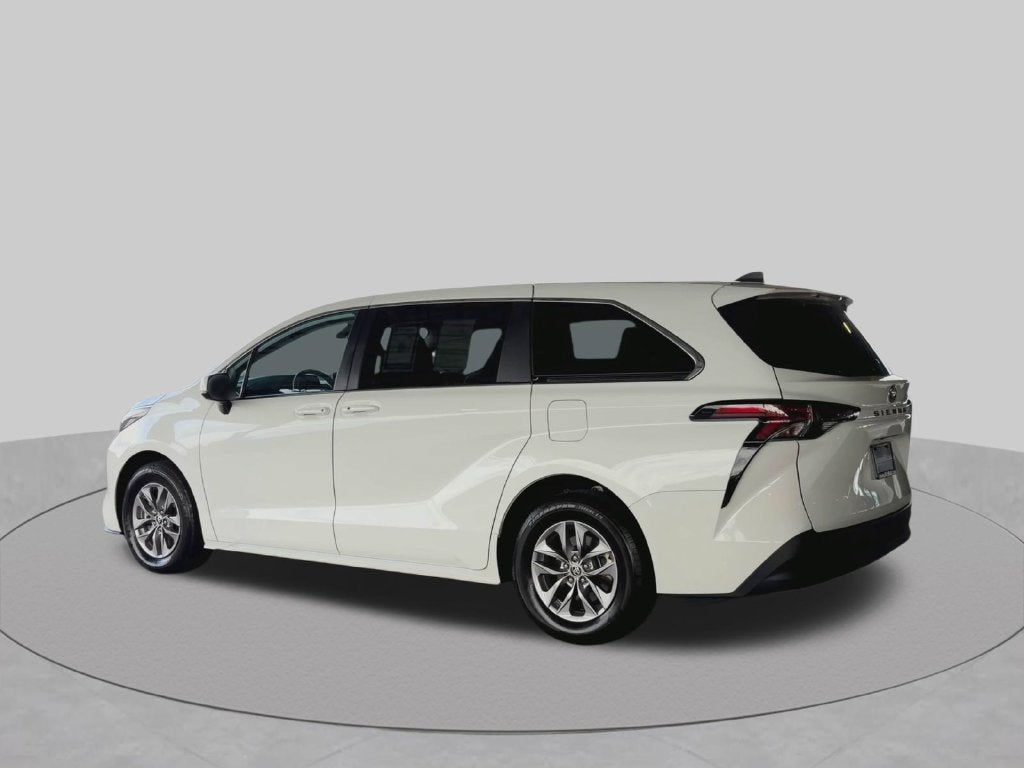 2024 Toyota Sienna LE 8 Passenger
