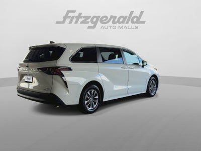 2024 Toyota Sienna LE 8 Passenger