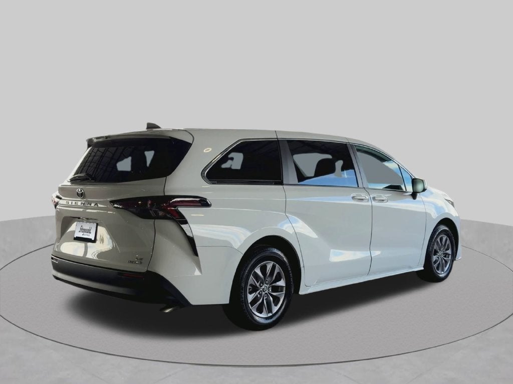 2024 Toyota Sienna LE 8 Passenger