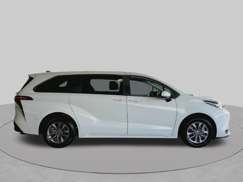 2024 Toyota Sienna LE 8 Passenger