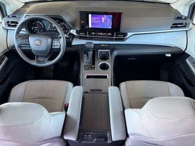 2025 Toyota Sienna LE 8 Passenger