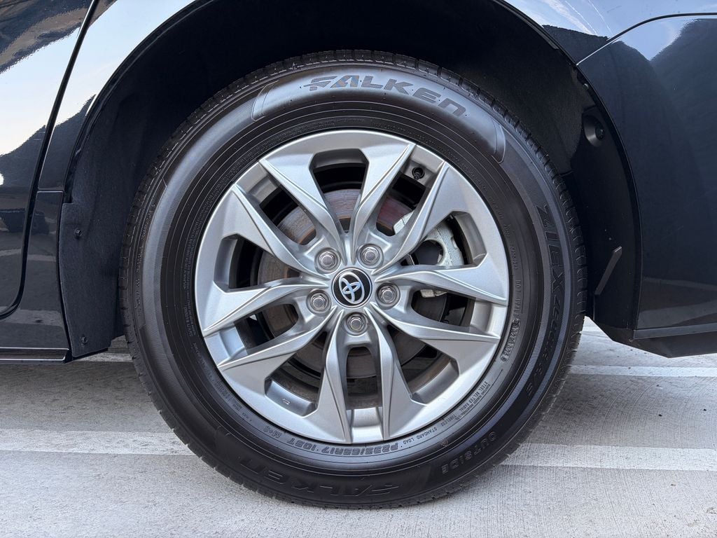 2025 Toyota Sienna LE 8 Passenger