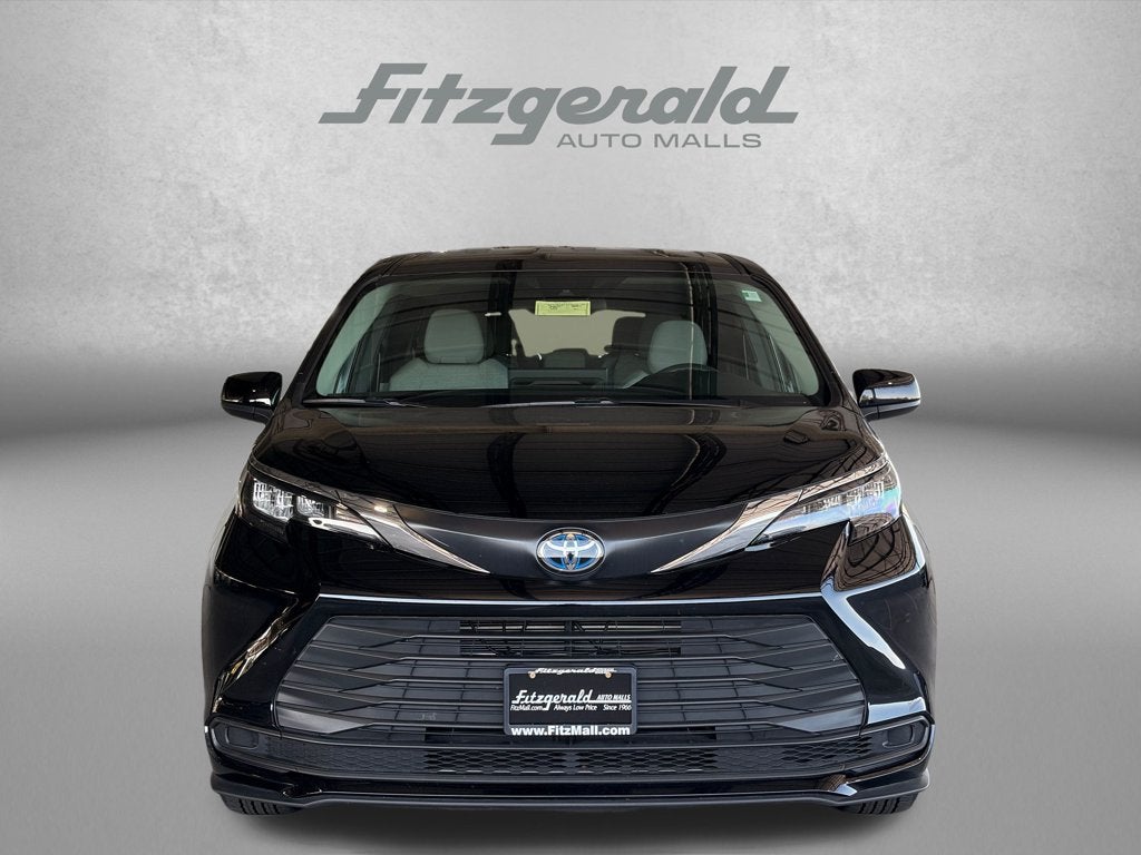 2025 Toyota Sienna LE 8 Passenger
