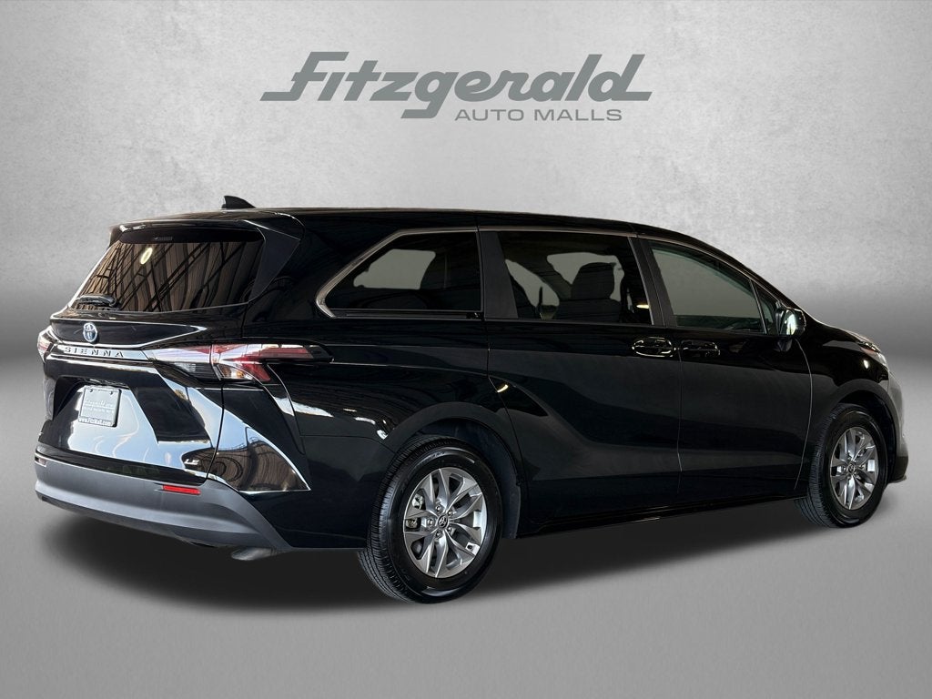 2025 Toyota Sienna LE 8 Passenger