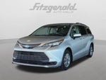 2022 Toyota Sienna LE 8 Passenger