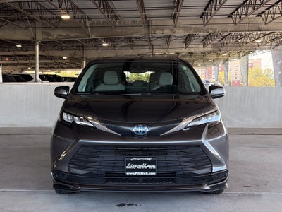 2025 Toyota Sienna LE 8 Passenger