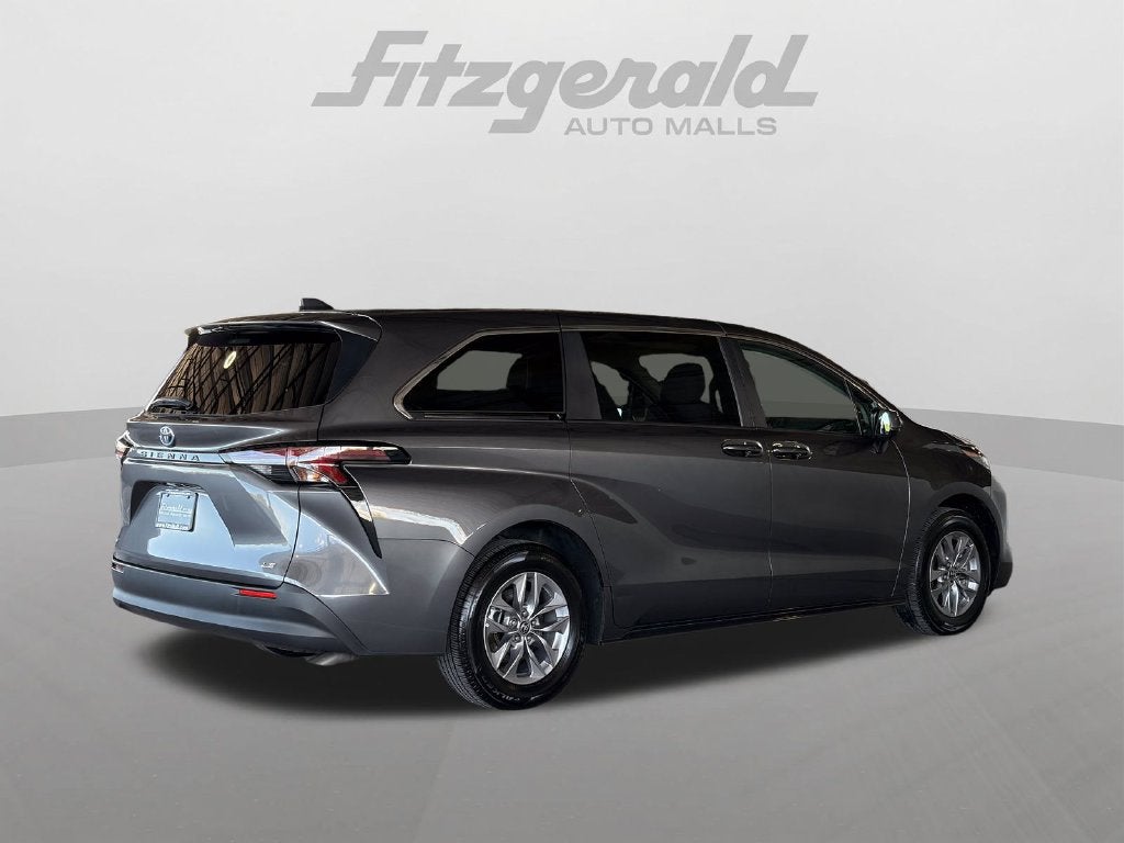 2025 Toyota Sienna LE 8 Passenger