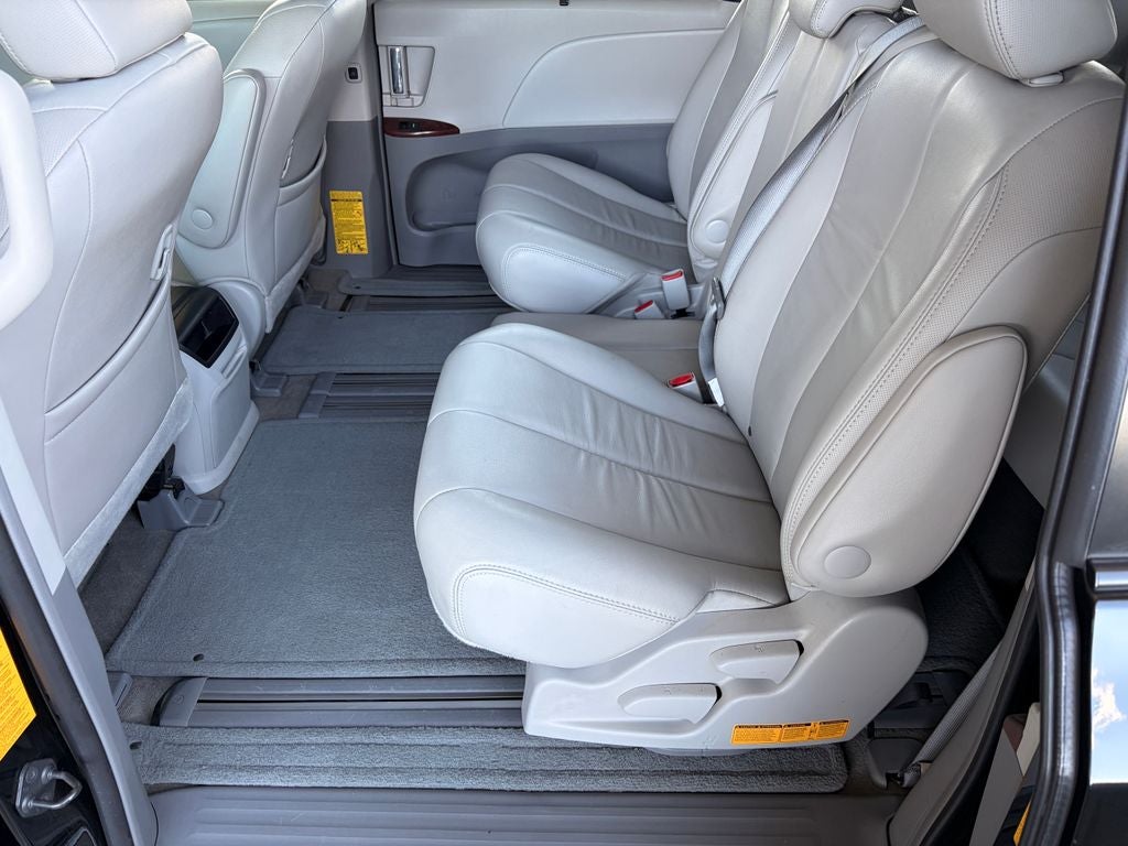 2013 Toyota SIENNA XLE 3.5L XLE 8 Passenger