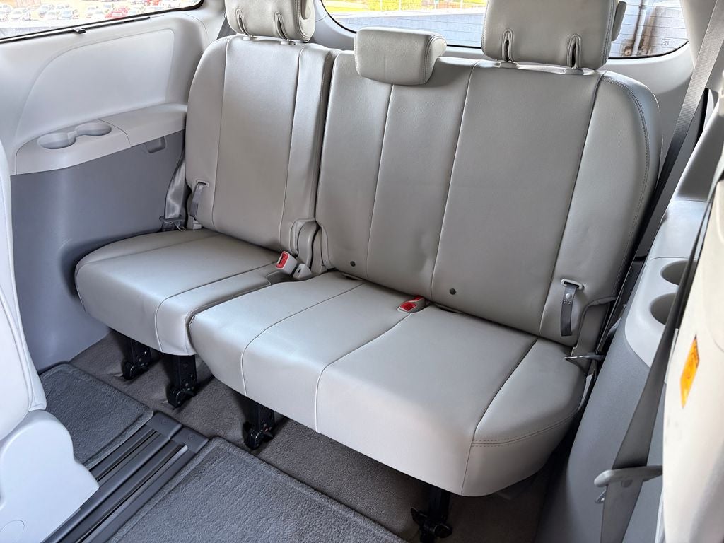 2013 Toyota SIENNA XLE 3.5L XLE 8 Passenger