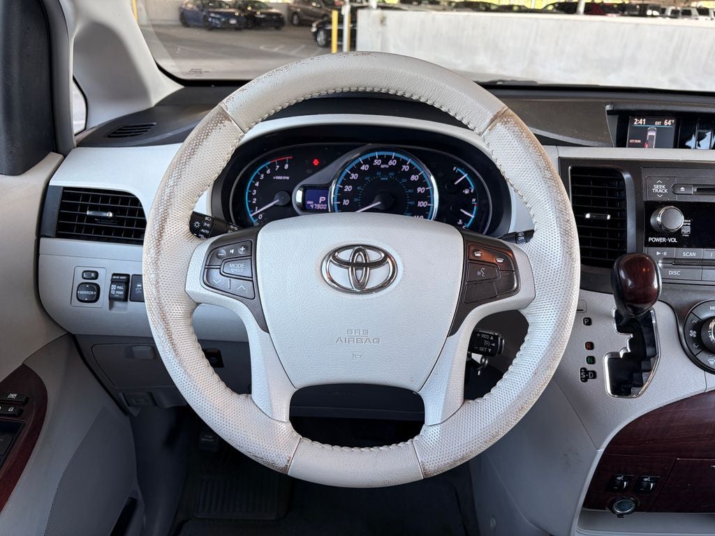2013 Toyota SIENNA XLE 3.5L XLE 8 Passenger
