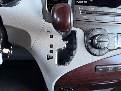 2013 Toyota SIENNA XLE 3.5L XLE 8 Passenger