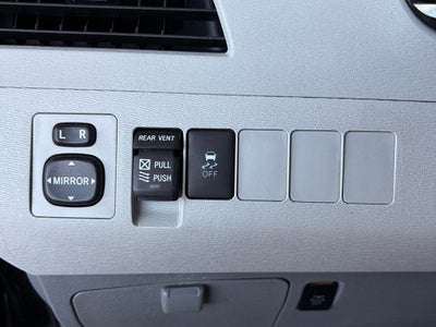 2013 Toyota SIENNA XLE 3.5L XLE 8 Passenger