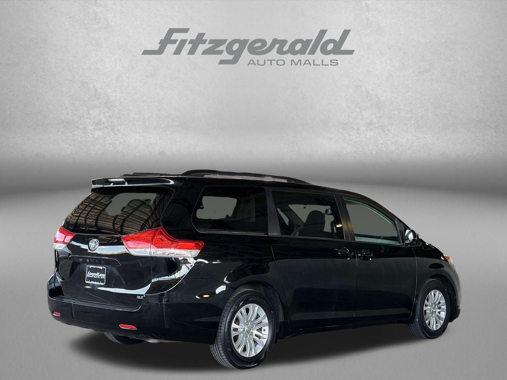 2013 Toyota Sienna XLE 8 Passenger